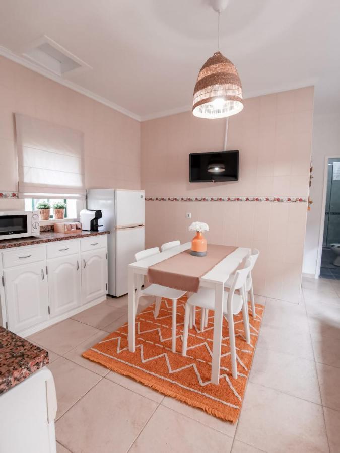 Cantinho Da Praia Apartments Nazare Exterior photo